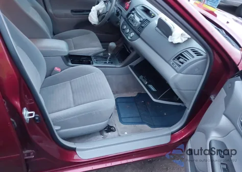 2005 Toyota Camry Le z USA, uszkodzony, nr VIN 4T1BE32K15U038472